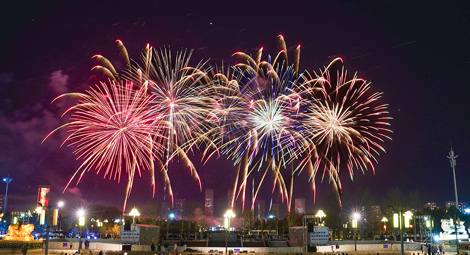 湖北汉江大桥跨年夜因放烟花引起火灾,有燃爆声从中传出广州:本次新冠